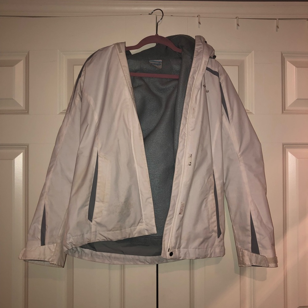 White Columbia coat with detachable inner lining